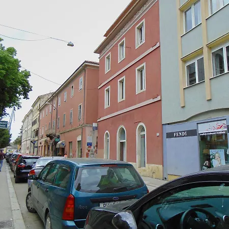 Center Stylish Pula